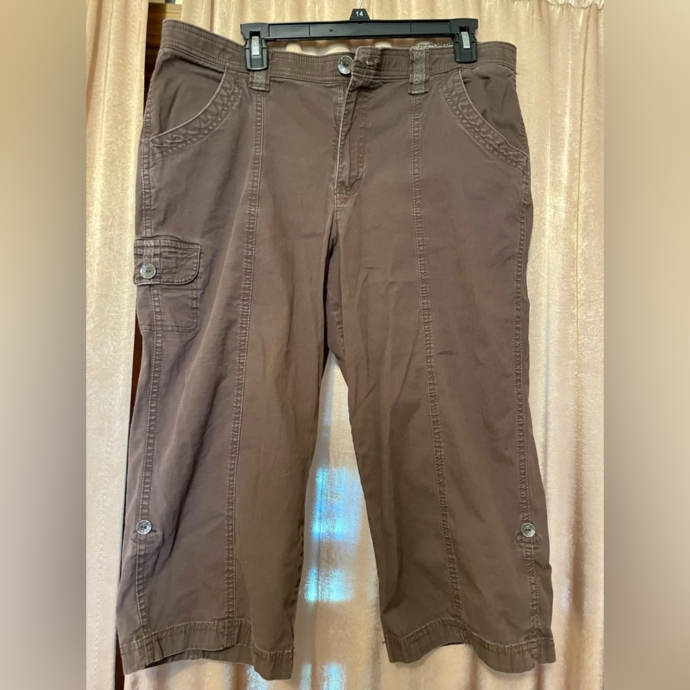 Gloria Vanderbilt Brown Capri’s Size 14